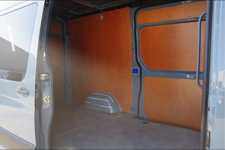 Mercedes-Benz Sprinter 319 3.0 CDI V6 L2H2 AUT. LED, LEDER, 2X SCHUIFDEUR, 3.5T TREKHAAK, 360 CAMERA, NAVI, CRUISE, STANDKACHEL