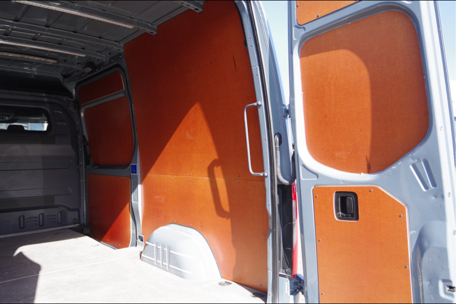 Mercedes-Benz Sprinter 319 3.0 CDI V6 L2H2 AUT. LED, LEDER, 2X SCHUIFDEUR, 3.5T TREKHAAK, 360 CAMERA, NAVI, CRUISE, STANDKACHEL