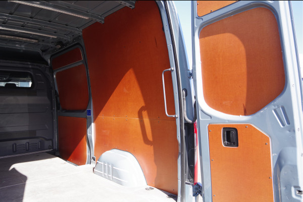 Mercedes-Benz Sprinter 319 3.0 CDI V6 L2H2 AUT. LED, LEDER, 2X SCHUIFDEUR, 3.5T TREKHAAK, 360 CAMERA, NAVI, CRUISE, STANDKACHEL