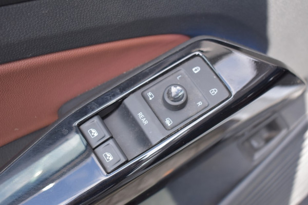 Volkswagen ID.4 Max 77 kWh Panoramadak | Sportstoelen | Trekhaak