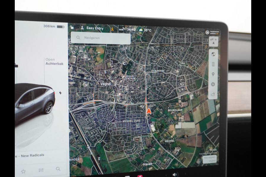 Tesla Model Y RWD 60kWh LFP 300PK Warmtepomp FSD-Computer 3 Auto-Pilot Sleutel-loos(via-GSM) Leder Premium Audio Camera's Panormadak Adap.Crui Elektr. Acht.klep WiFi Priv.Glass AEB ASR ESP IsoFix Connected-Services 1600kg Trekvermogen Orig.NLse Auto Accu-Garantie 6-2031/160.000km 1e Eigenaar 11kw thuis of snelladen tot 170kWh Slechts 13dkm
