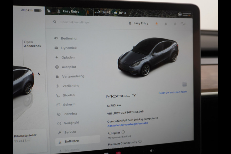 Tesla Model Y RWD 60kWh LFP 300PK Warmtepomp FSD-Computer 3 Auto-Pilot Sleutel-loos(via-GSM) Leder Premium Audio Camera's Panormadak Adap.Crui Elektr. Acht.klep WiFi Priv.Glass AEB ASR ESP IsoFix Connected-Services 1600kg Trekvermogen Orig.NLse Auto Accu-Garantie 6-2031/160.000km 1e Eigenaar 11kw thuis of snelladen tot 170kWh Slechts 13dkm