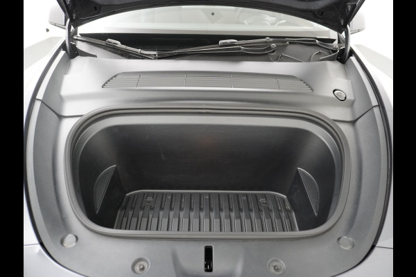 Tesla Model Y RWD 60kWh LFP 300PK Warmtepomp FSD-Computer 3 Auto-Pilot Sleutel-loos(via-GSM) Leder Premium Audio Camera's Panormadak Adap.Crui Elektr. Acht.klep WiFi Priv.Glass AEB ASR ESP IsoFix Connected-Services 1600kg Trekvermogen Orig.NLse Auto Accu-Garantie 6-2031/160.000km 1e Eigenaar 11kw thuis of snelladen tot 170kWh Slechts 13dkm
