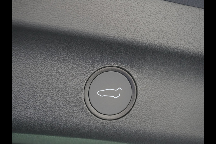 Tesla Model Y RWD 60kWh LFP 300PK Warmtepomp FSD-Computer 3 Auto-Pilot Sleutel-loos(via-GSM) Leder Premium Audio Camera's Panormadak Adap.Crui Elektr. Acht.klep WiFi Priv.Glass AEB ASR ESP IsoFix Connected-Services 1600kg Trekvermogen Orig.NLse Auto Accu-Garantie 6-2031/160.000km 1e Eigenaar 11kw thuis of snelladen tot 170kWh Slechts 13dkm