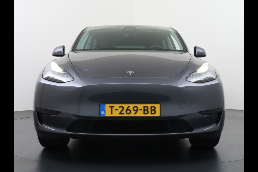Tesla Model Y RWD 60kWh LFP 300PK Warmtepomp FSD-Computer 3 Auto-Pilot Sleutel-loos(via-GSM) Leder Premium Audio Camera's Panormadak Adap.Crui Elektr. Acht.klep WiFi Priv.Glass AEB ASR ESP IsoFix Connected-Services 1600kg Trekvermogen Orig.NLse Auto Accu-Garantie 6-2031/160.000km 1e Eigenaar 11kw thuis of snelladen tot 170kWh Slechts 13dkm