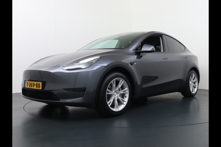Tesla Model Y RWD 60kWh LFP 300PK Warmtepomp FSD-Computer 3 Auto-Pilot Sleutel-loos(via-GSM) Leder Premium Audio Camera's Panormadak Adap.Crui Elektr. Acht.klep WiFi Priv.Glass AEB ASR ESP IsoFix Connected-Services 1600kg Trekvermogen Orig.NLse Auto Accu-Garantie 6-2031/160.000km 1e Eigenaar 11kw thuis of snelladen tot 170kWh Slechts 13dkm