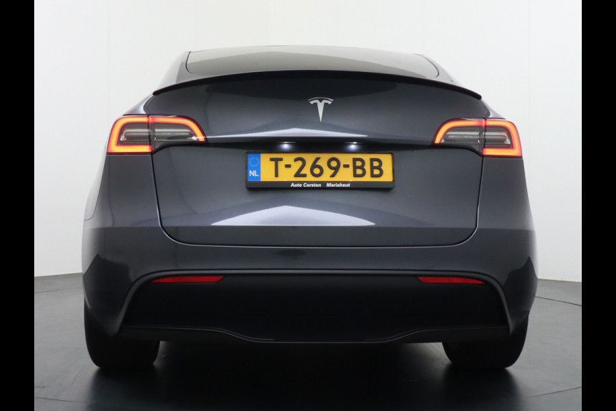 Tesla Model Y RWD 60kWh LFP 300PK Warmtepomp FSD-Computer 3 Auto-Pilot Sleutel-loos(via-GSM) Leder Premium Audio Camera's Panormadak Adap.Crui Elektr. Acht.klep WiFi Priv.Glass AEB ASR ESP IsoFix Connected-Services 1600kg Trekvermogen Orig.NLse Auto Accu-Garantie 6-2031/160.000km 1e Eigenaar 11kw thuis of snelladen tot 170kWh Slechts 13dkm