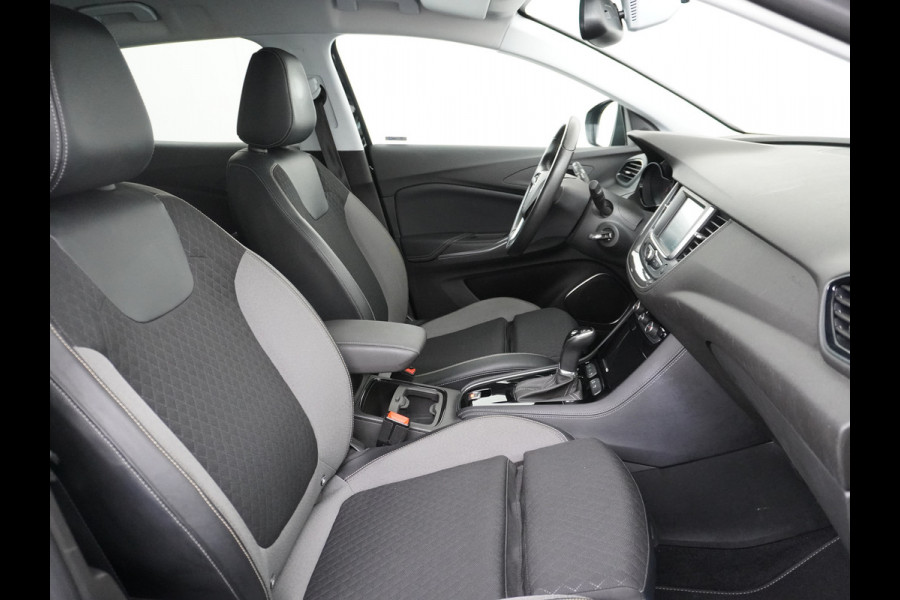 Opel Grandland X 131pk AUT. Navi Pdc Apple Carplay Android Trekhaak Ecc Cruise control AGR-Comfort Stoelen Verwarmd 1.2 Turbo Verkeersbord detectie Regen/Lichtsensor Led Wifi Rijstrooksensor Business Executive
