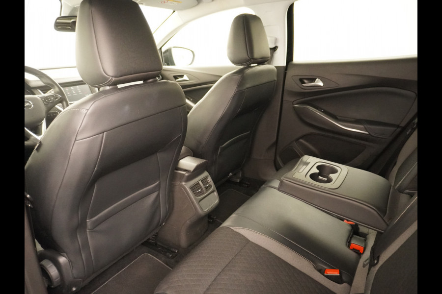 Opel Grandland X 131pk AUT. Navi Pdc Apple Carplay Android Trekhaak Ecc Cruise control AGR-Comfort Stoelen Verwarmd 1.2 Turbo Verkeersbord detectie Regen/Lichtsensor Led Wifi Rijstrooksensor Business Executive