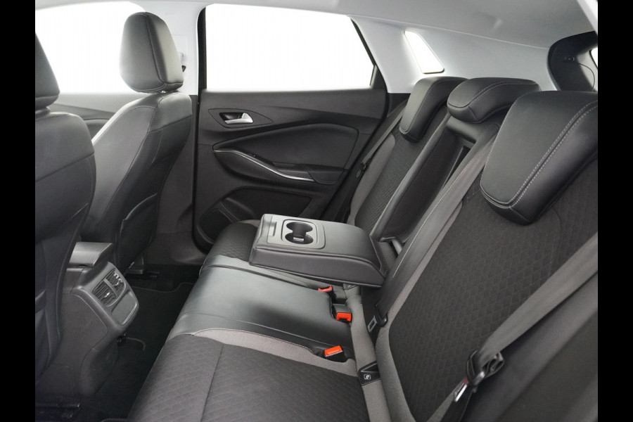 Opel Grandland X 131pk AUT. Navi Pdc Apple Carplay Android Trekhaak Ecc Cruise control AGR-Comfort Stoelen Verwarmd 1.2 Turbo Verkeersbord detectie Regen/Lichtsensor Led Wifi Rijstrooksensor Business Executive