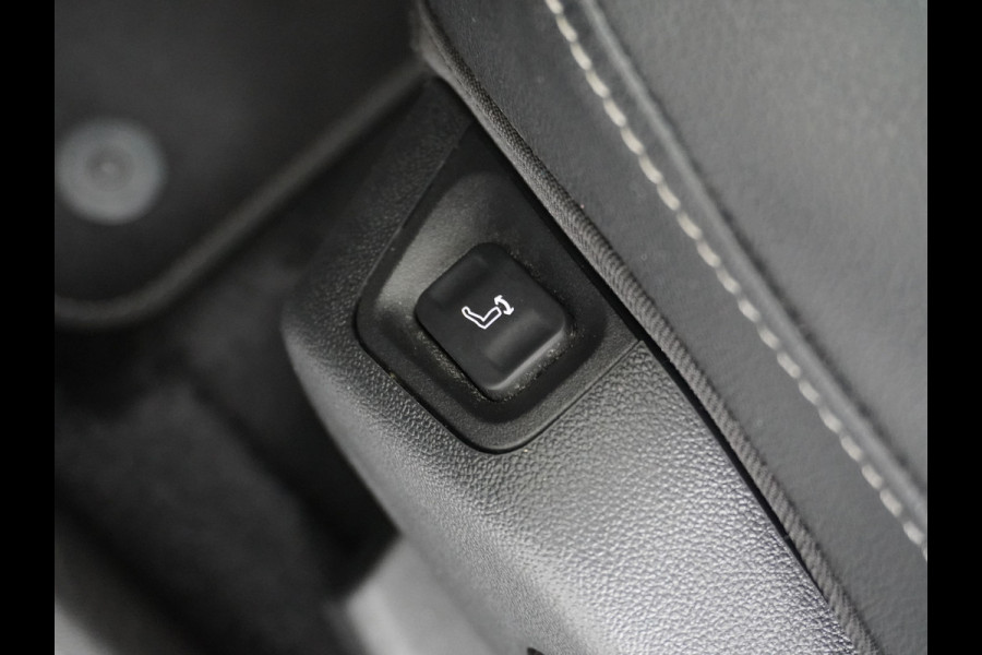 Opel Grandland X 131pk AUT. Navi Pdc Apple Carplay Android Trekhaak Ecc Cruise control AGR-Comfort Stoelen Verwarmd 1.2 Turbo Verkeersbord detectie Regen/Lichtsensor Led Wifi Rijstrooksensor Business Executive