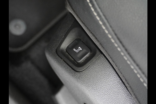 Opel Grandland X 131pk AUT. Navi Pdc Apple Carplay Android Trekhaak Ecc Cruise control AGR-Comfort Stoelen Verwarmd 1.2 Turbo Verkeersbord detectie Regen/Lichtsensor Led Wifi Rijstrooksensor Business Executive