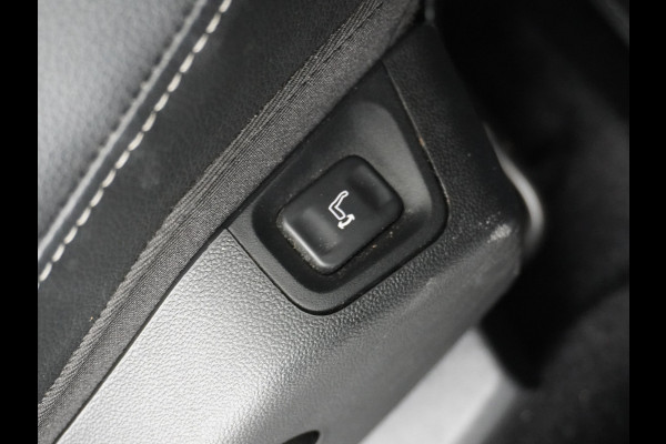 Opel Grandland X 131pk AUT. Navi Pdc Apple Carplay Android Trekhaak Ecc Cruise control AGR-Comfort Stoelen Verwarmd 1.2 Turbo Verkeersbord detectie Regen/Lichtsensor Led Wifi Rijstrooksensor Business Executive