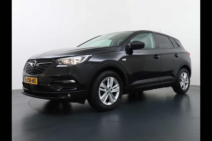 Opel Grandland X 131pk AUT. Navi Pdc Apple Carplay Android Trekhaak Ecc Cruise control AGR-Comfort Stoelen Verwarmd 1.2 Turbo Verkeersbord detectie Regen/Lichtsensor Led Wifi Rijstrooksensor Business Executive