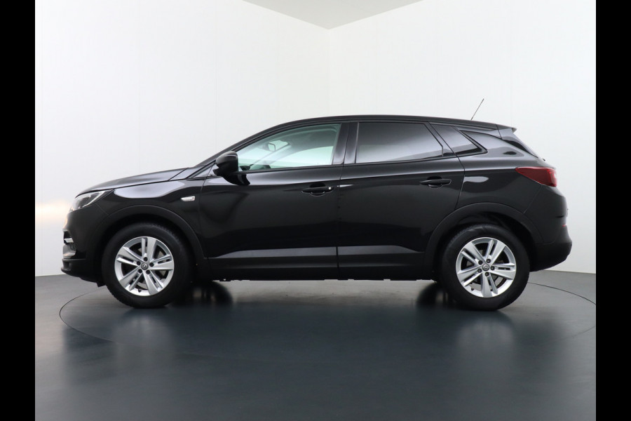 Opel Grandland X 131pk AUT. Navi Pdc Apple Carplay Android Trekhaak Ecc Cruise control AGR-Comfort Stoelen Verwarmd 1.2 Turbo Verkeersbord detectie Regen/Lichtsensor Led Wifi Rijstrooksensor Business Executive