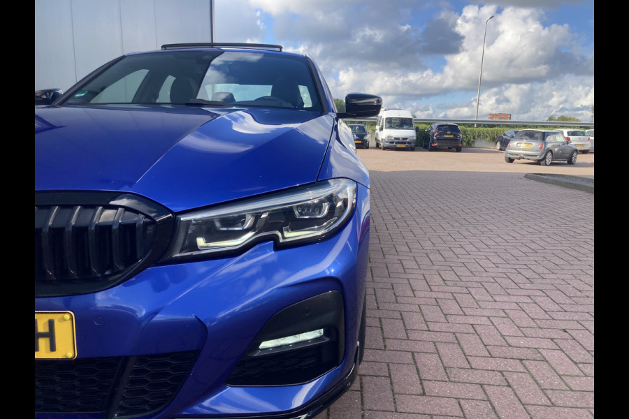 BMW 3-serie 330i M-Sport 260pk Automaat High Exec.Edition SCHUIFDAK/HARMANKARDON/LEDER/360CAMERA/HUD/19INCH