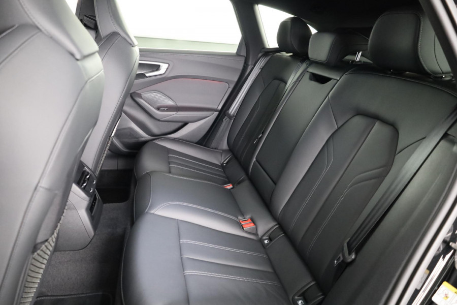 Audi A5 Avant 2.0 TFSI edition one 204pk | 19 inch lichtmetalen velgen | Elektrisch verstelbare voorstoelen | Parkeer assistent plus
