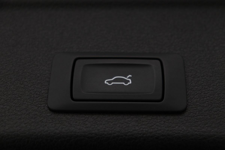 Audi A4 35 TFSI S edition | Stoelverwarming | B&O 3D Sound | Camera | Sportstoelen | Carplay | Full LED | Half leder | Virtual Cockpit | Navigatie | S Line