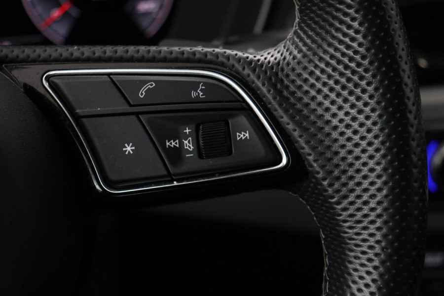 Audi A4 35 TFSI S edition | Stoelverwarming | B&O 3D Sound | Camera | Sportstoelen | Carplay | Full LED | Half leder | Virtual Cockpit | Navigatie | S Line