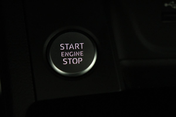 Audi A4 35 TFSI S edition | Stoelverwarming | B&O 3D Sound | Camera | Sportstoelen | Carplay | Full LED | Half leder | Virtual Cockpit | Navigatie | S Line