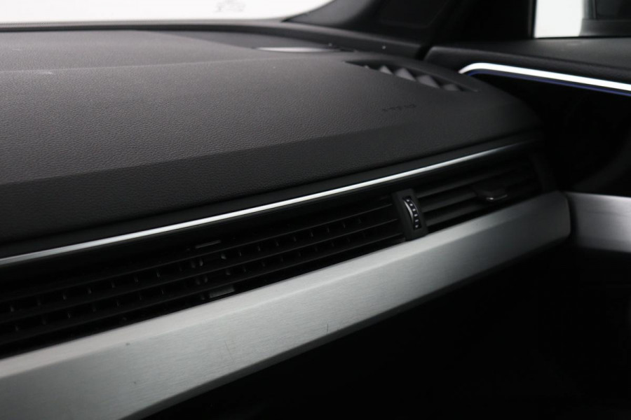 Audi A4 35 TFSI S edition | Stoelverwarming | B&O 3D Sound | Camera | Sportstoelen | Carplay | Full LED | Half leder | Virtual Cockpit | Navigatie | S Line