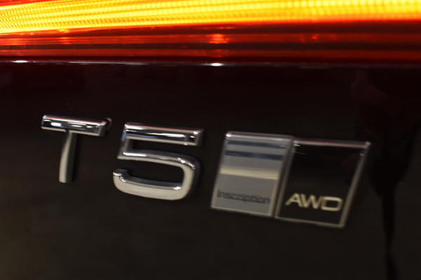 Volvo XC60 T5 250PK AWD Inscription / Navigatie / Cruise Control / Panorama Dak / Leder / LM Velgen /