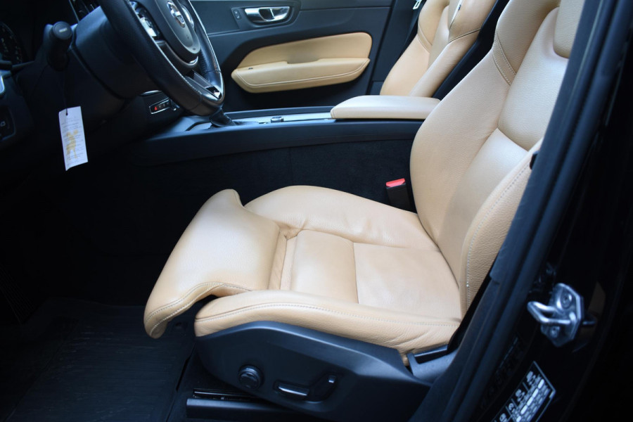 Volvo XC60 T5 250PK AWD Inscription / Navigatie / Cruise Control / Panorama Dak / Leder / LM Velgen /