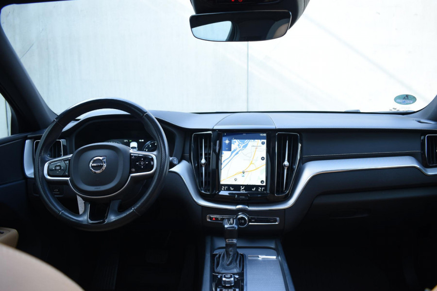 Volvo XC60 T5 250PK AWD Inscription / Navigatie / Cruise Control / Panorama Dak / Leder / LM Velgen /