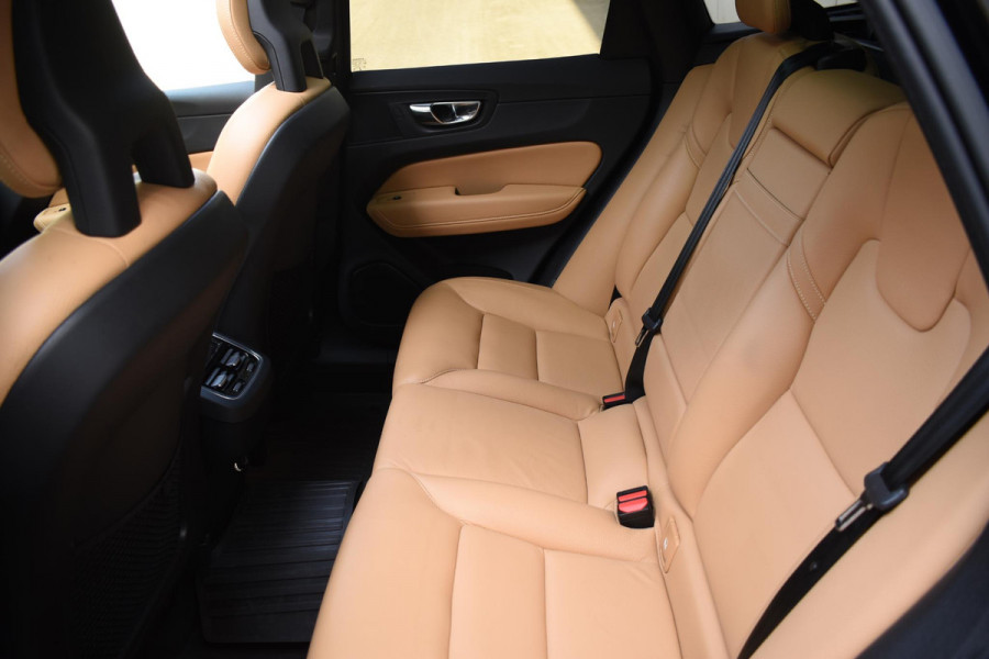 Volvo XC60 T5 250PK AWD Inscription / Navigatie / Cruise Control / Panorama Dak / Leder / LM Velgen /