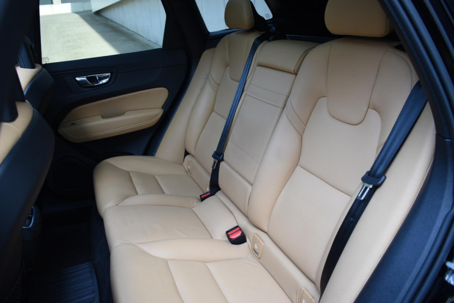 Volvo XC60 T5 250PK AWD Inscription / Navigatie / Cruise Control / Panorama Dak / Leder / LM Velgen /