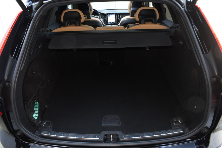 Volvo XC60 T5 250PK AWD Inscription / Navigatie / Cruise Control / Panorama Dak / Leder / LM Velgen /