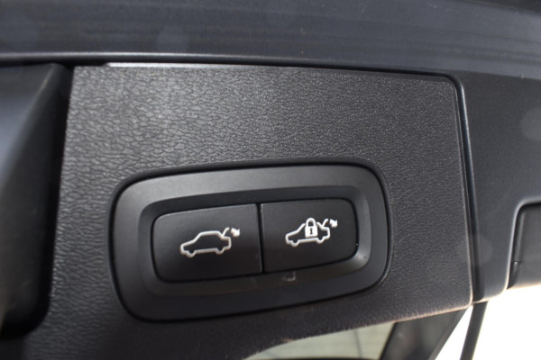 Volvo XC60 T5 250PK AWD Inscription / Navigatie / Cruise Control / Panorama Dak / Leder / LM Velgen /