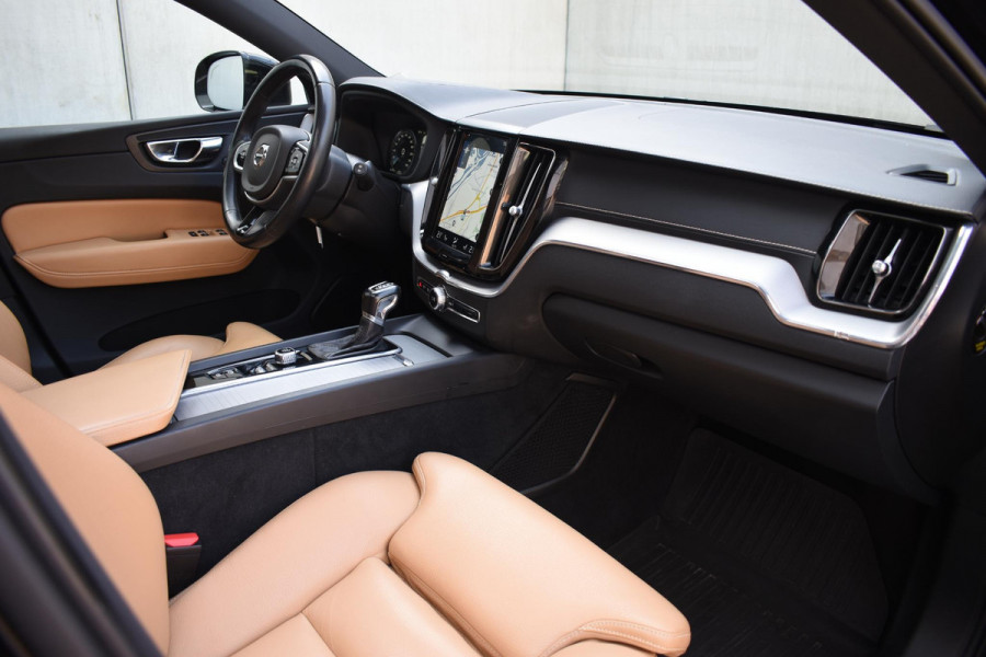 Volvo XC60 T5 250PK AWD Inscription / Navigatie / Cruise Control / Panorama Dak / Leder / LM Velgen /