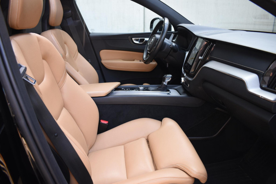 Volvo XC60 T5 250PK AWD Inscription / Navigatie / Cruise Control / Panorama Dak / Leder / LM Velgen /