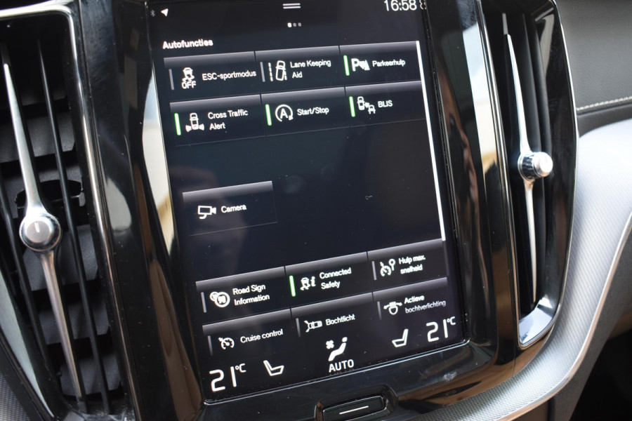 Volvo XC60 T5 250PK AWD Inscription / Navigatie / Cruise Control / Panorama Dak / Leder / LM Velgen /