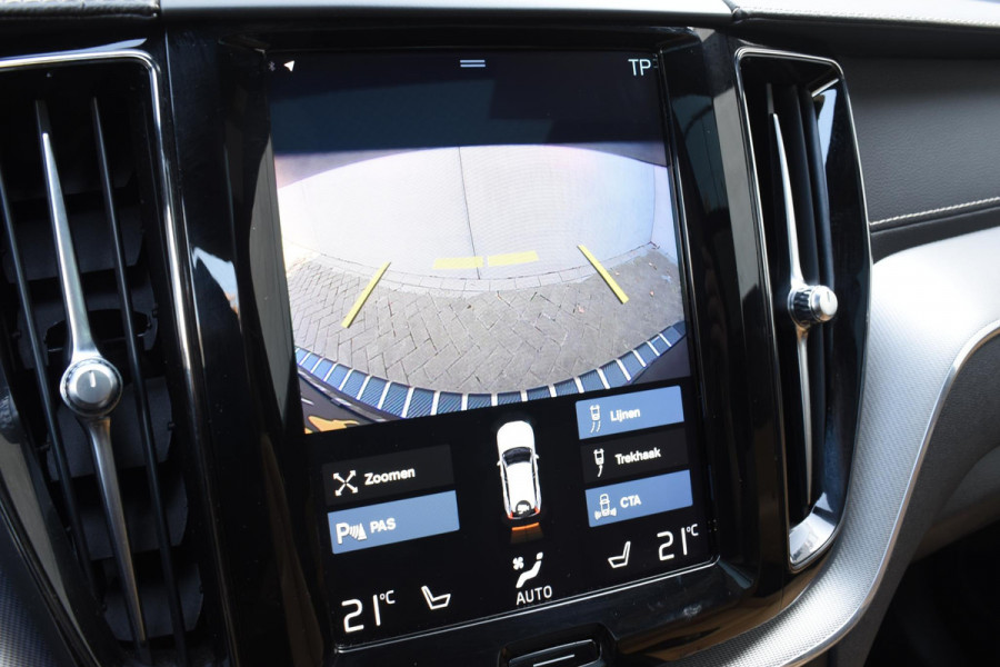 Volvo XC60 T5 250PK AWD Inscription / Navigatie / Cruise Control / Panorama Dak / Leder / LM Velgen /