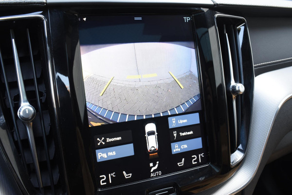 Volvo XC60 T5 250PK AWD Inscription / Navigatie / Cruise Control / Panorama Dak / Leder / LM Velgen /
