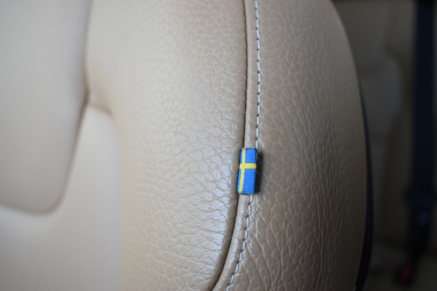 Volvo XC60 T5 250PK AWD Inscription / Navigatie / Cruise Control / Panorama Dak / Leder / LM Velgen /