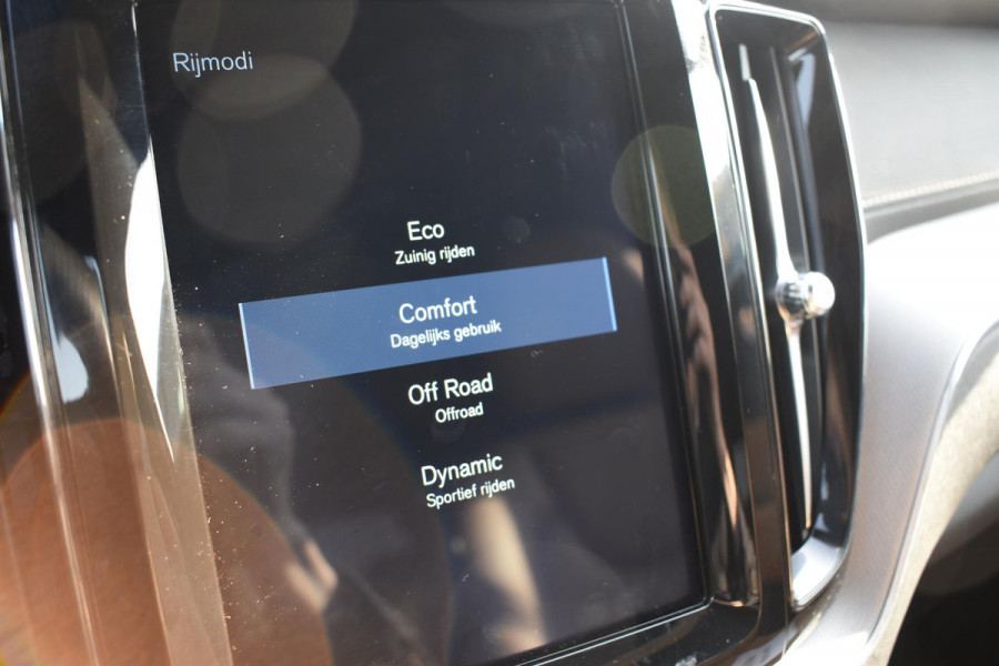 Volvo XC60 T5 250PK AWD Inscription / Navigatie / Cruise Control / Panorama Dak / Leder / LM Velgen /