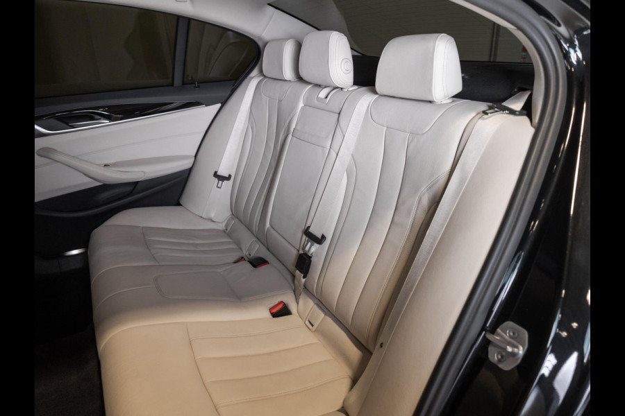 BMW 5 Serie 540i High Executive / 340pk / Leder / Achteruitrijcamera / Led