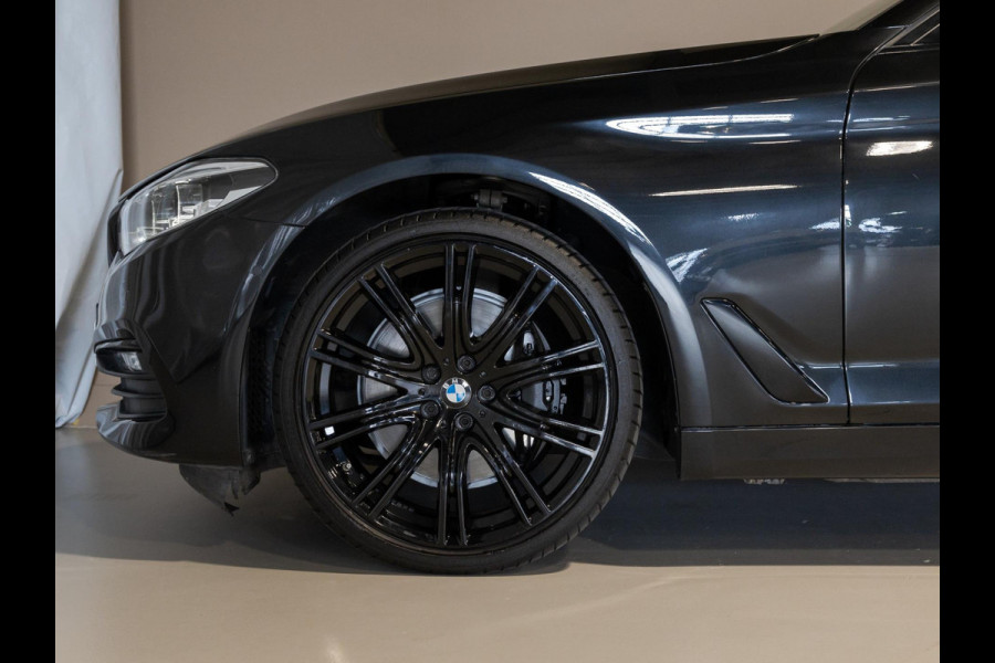 BMW 5 Serie 540i High Executive / 340pk / Leder / Achteruitrijcamera / Led