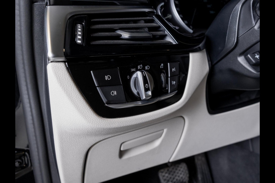 BMW 5 Serie 540i High Executive / 340pk / Leder / Achteruitrijcamera / Led