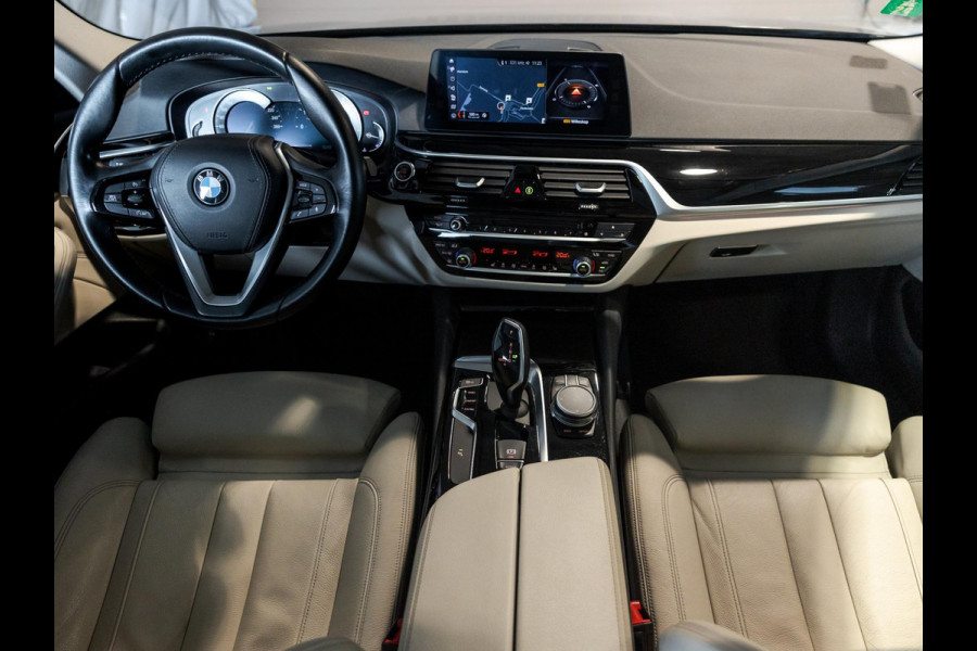 BMW 5 Serie 540i High Executive / 340pk / Leder / Achteruitrijcamera / Led