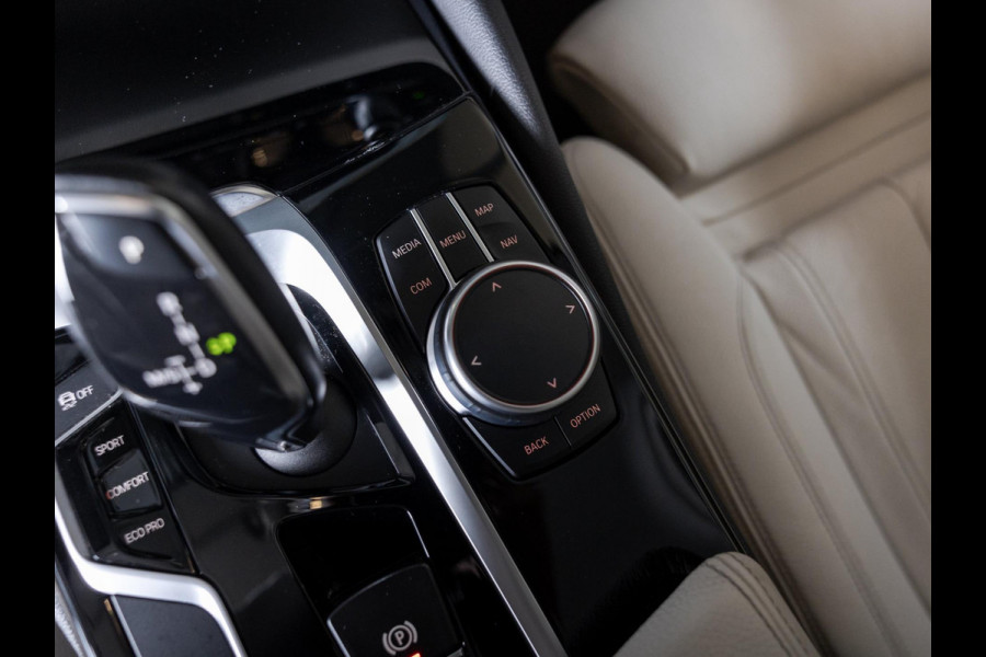 BMW 5 Serie 540i High Executive / 340pk / Leder / Achteruitrijcamera / Led