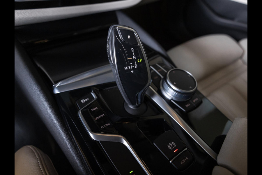BMW 5 Serie 540i High Executive / 340pk / Leder / Achteruitrijcamera / Led