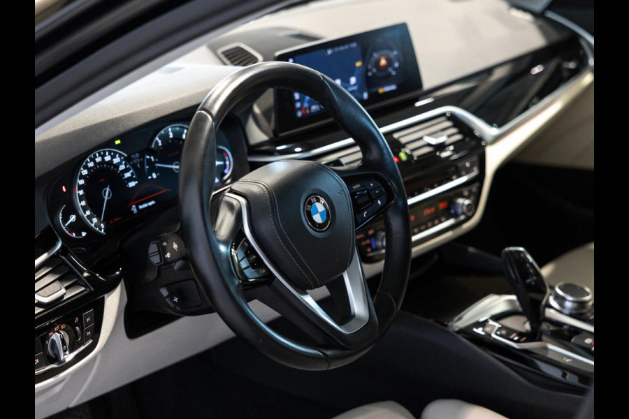 BMW 5 Serie 540i High Executive / 340pk / Leder / Achteruitrijcamera / Led