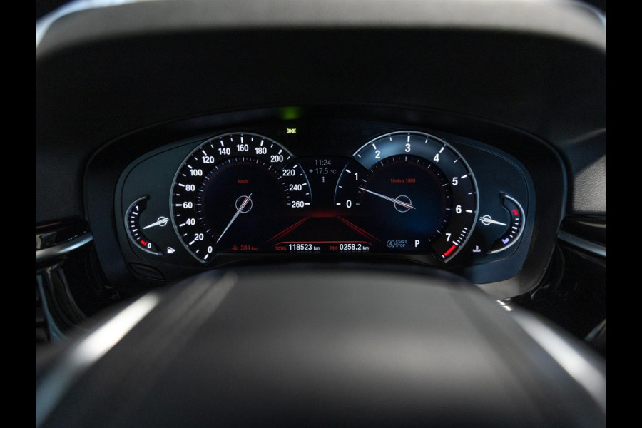 BMW 5 Serie 540i High Executive / 340pk / Leder / Achteruitrijcamera / Led
