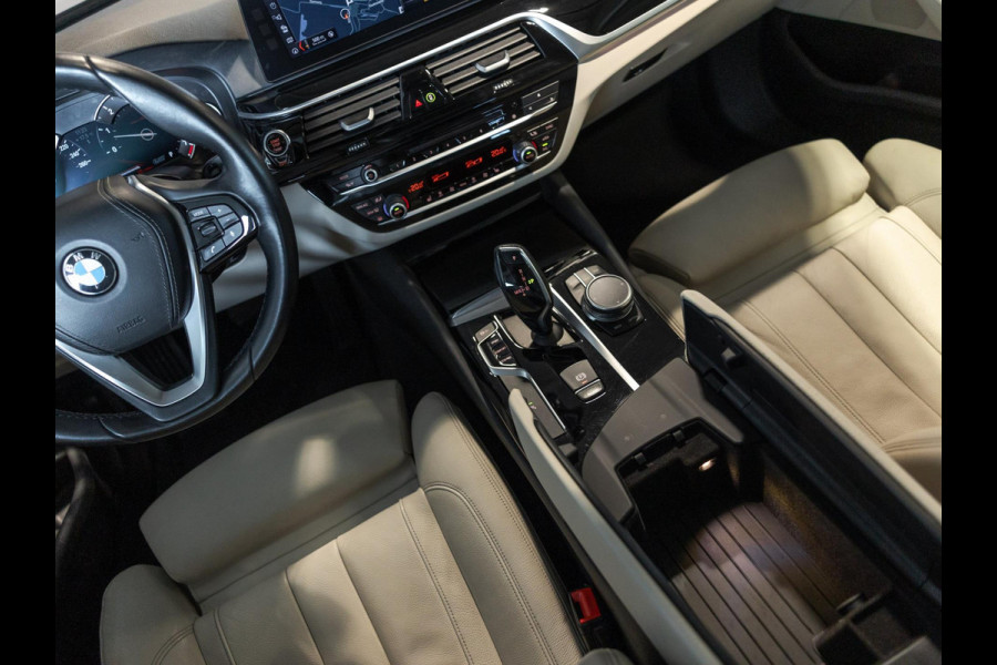 BMW 5 Serie 540i High Executive / 340pk / Leder / Achteruitrijcamera / Led