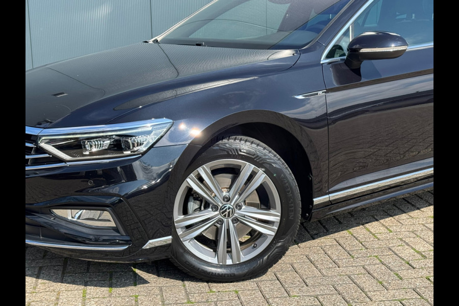 Volkswagen Passat Variant 1.5 TSI * R-Line * Pano dak * Trekhaak * Digi teller * AppleCarPlay *