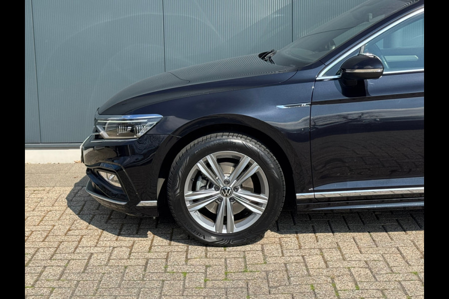 Volkswagen Passat Variant 1.5 TSI * R-Line * Pano dak * Trekhaak * Digi teller * AppleCarPlay *